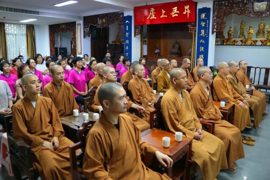 公务员热度为什么越来越高？游戏画面